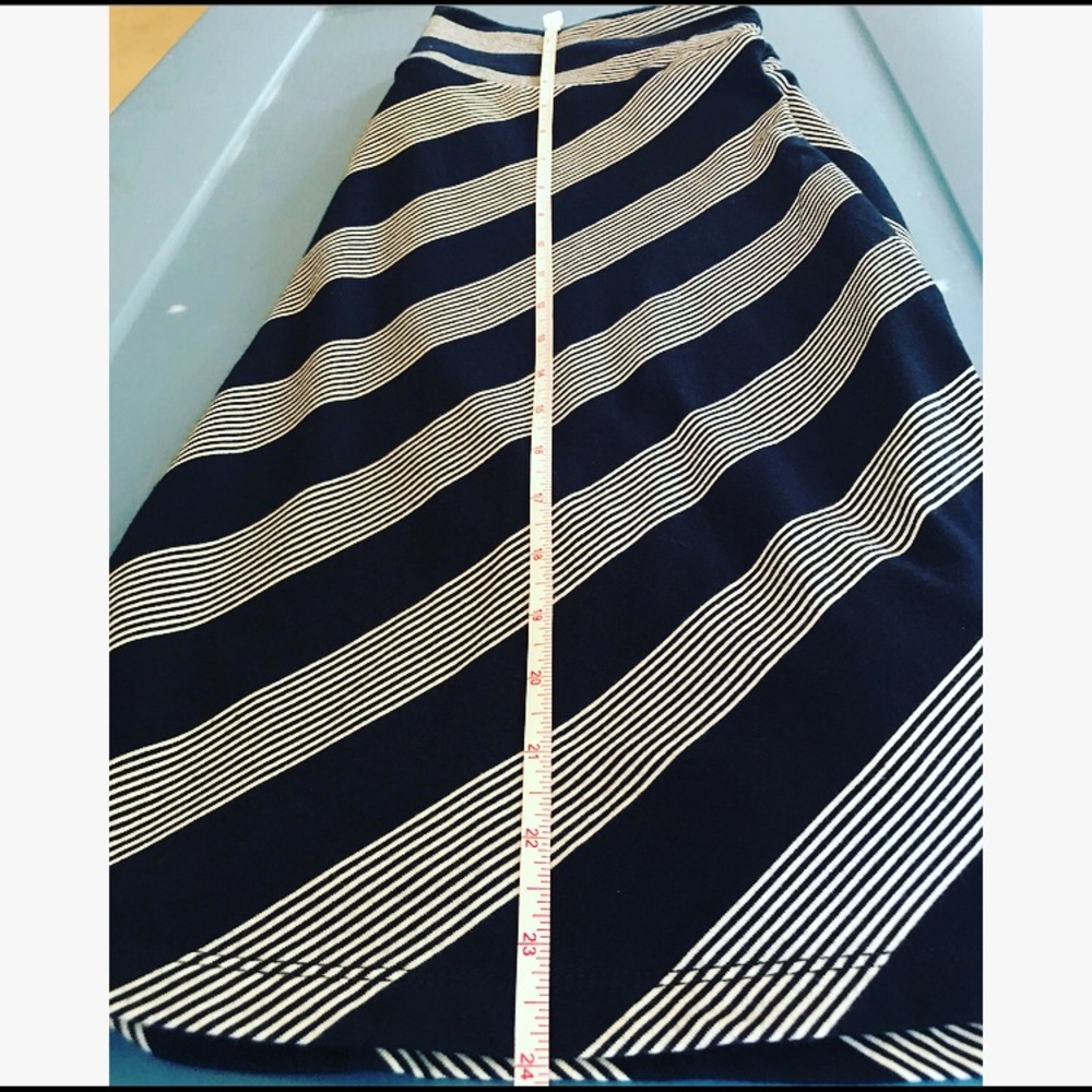 LAST CHANCE! Striped skirt - Picture 2 of 3